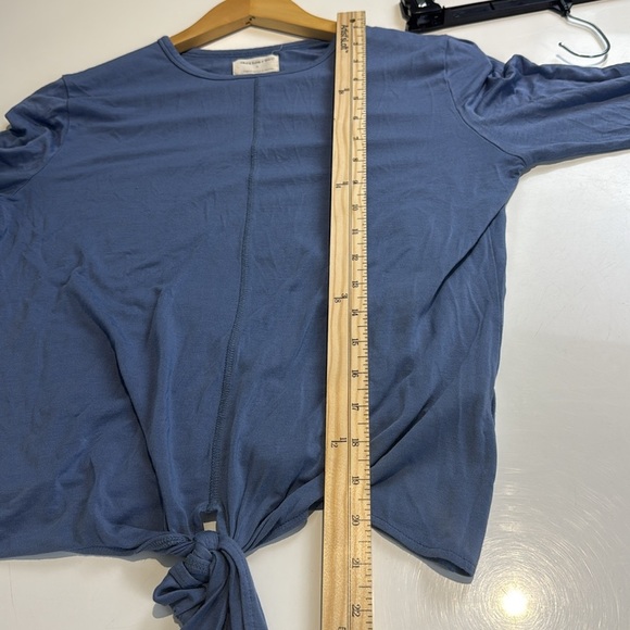 Jackson Rowe Blue Tie-Front Long Sleeve Top Size Small - Picture 5 of 6